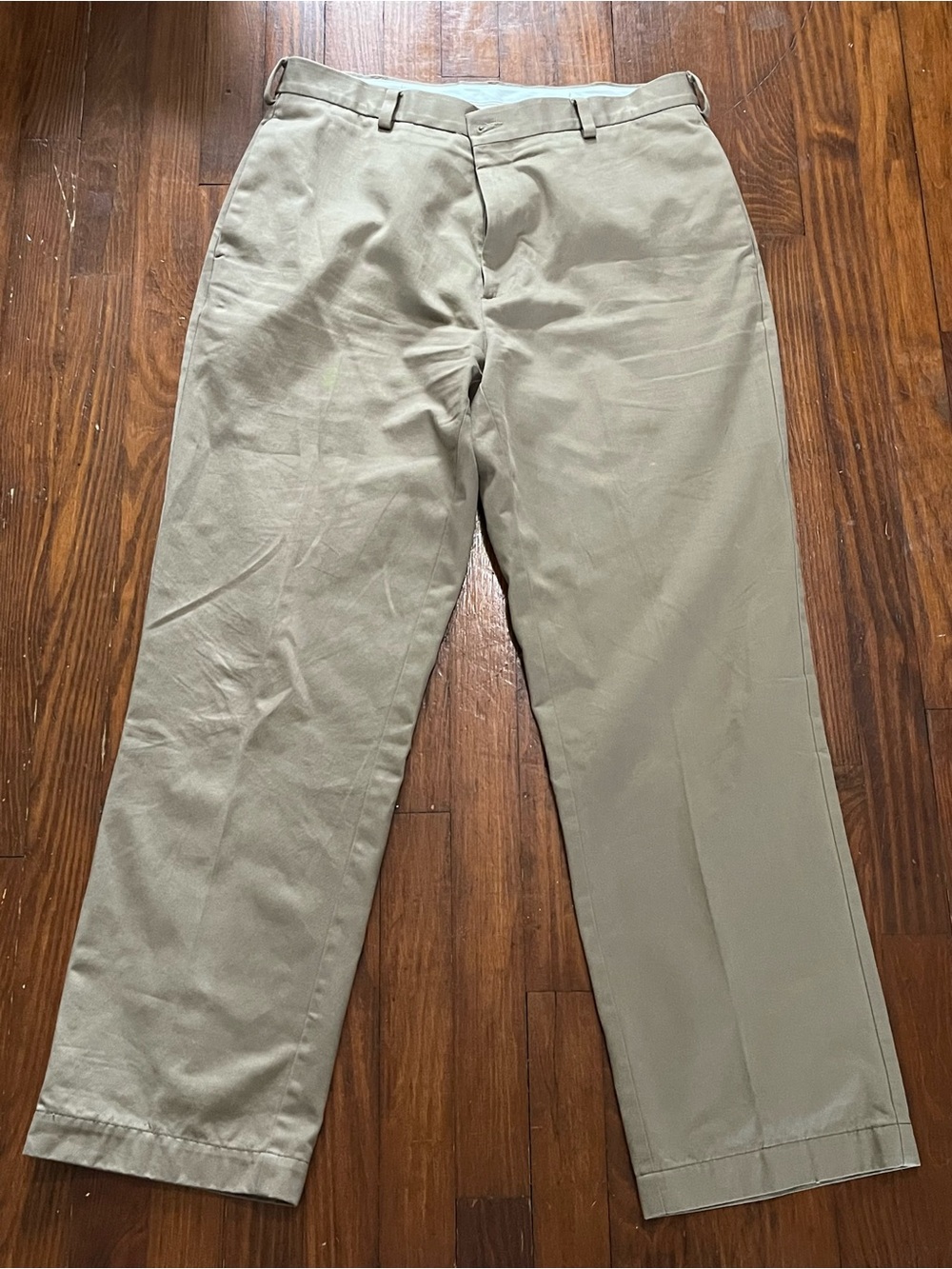 Roundtree & Yorke Men’s Tan Flat-Front Chinos 36x32